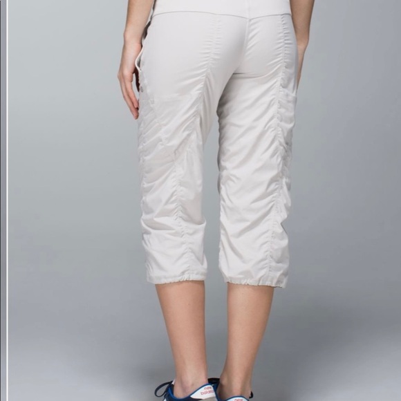 Lululemon studio crops Sz 2 - Picture 3 of 12